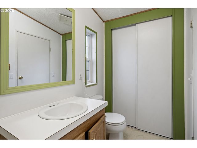 375 LACASA St 103, Eugene, OR 97402