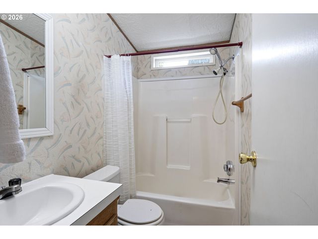 375 LACASA St 103, Eugene, OR 97402