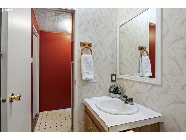 375 LACASA St 103, Eugene, OR 97402