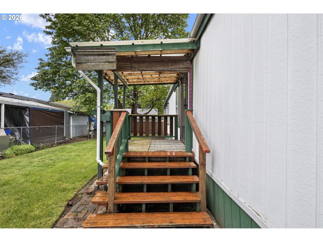 375 LACASA St 103, Eugene, OR 97402