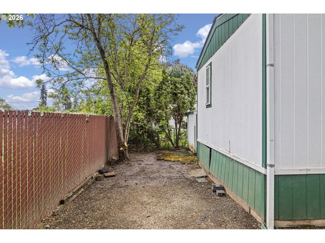 375 LACASA St 103, Eugene, OR 97402