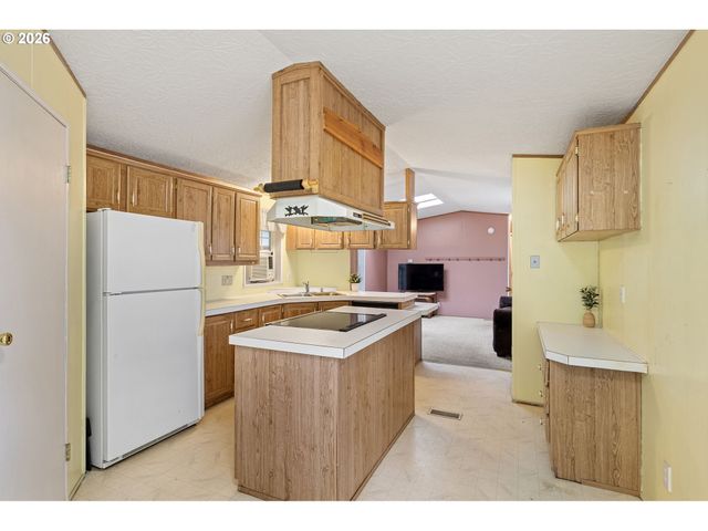 375 LACASA St 103, Eugene, OR 97402