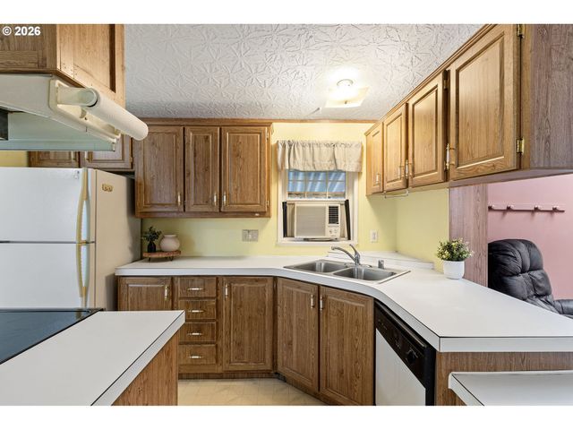 375 LACASA St 103, Eugene, OR 97402