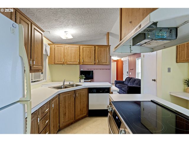 375 LACASA St 103, Eugene, OR 97402