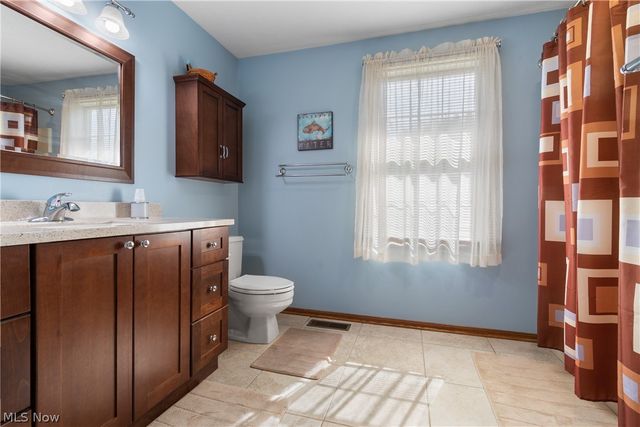 1675 Chatham Avenue NE, North Canton, OH 44720