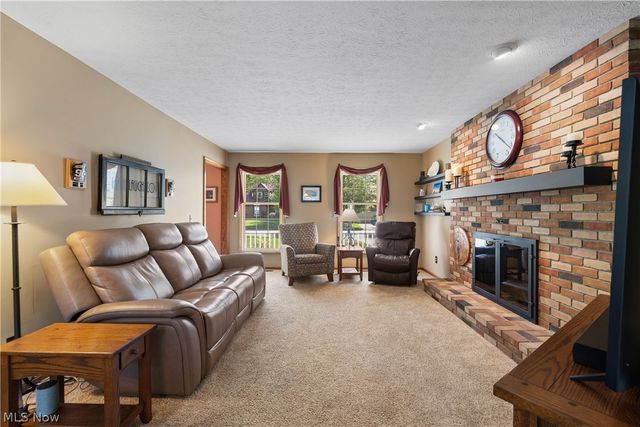 1675 Chatham Avenue NE, North Canton, OH 44720