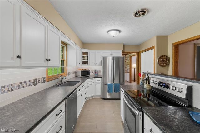 1675 Chatham Avenue NE, North Canton, OH 44720