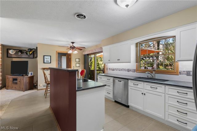 1675 Chatham Avenue NE, North Canton, OH 44720