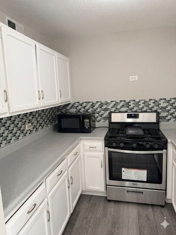 2211 S Stewart Avenue 6A, Lombard, IL 60148
