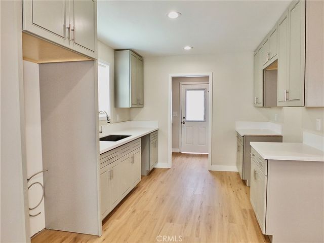 1335 W Burnett, Long Beach, CA 90810