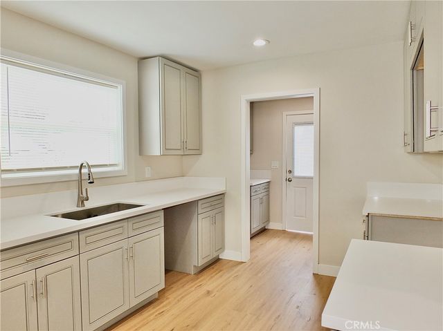 1335 W Burnett, Long Beach, CA 90810