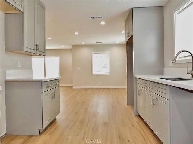 1335 W Burnett, Long Beach, CA 90810