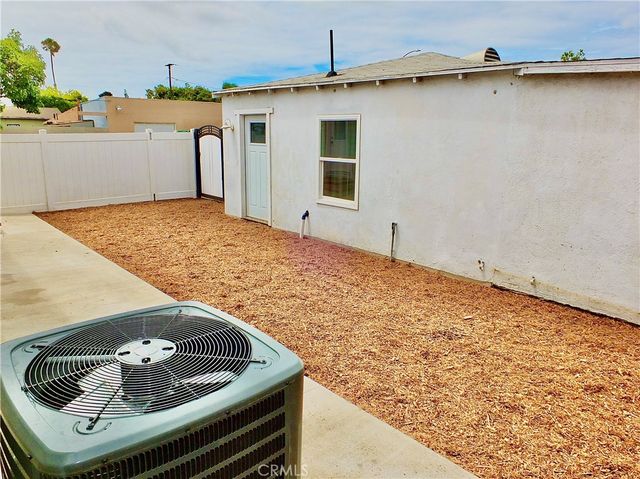 1335 W Burnett, Long Beach, CA 90810