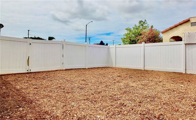 1335 W Burnett, Long Beach, CA 90810