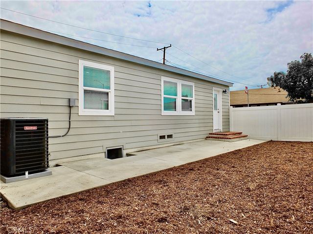 1335 W Burnett, Long Beach, CA 90810