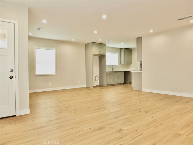 1335 W Burnett, Long Beach, CA 90810