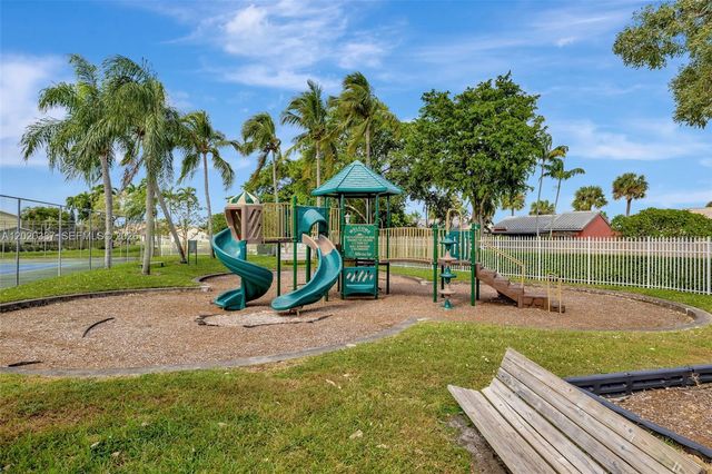 9912 S 61st Way S A, Boynton Beach, FL 33437