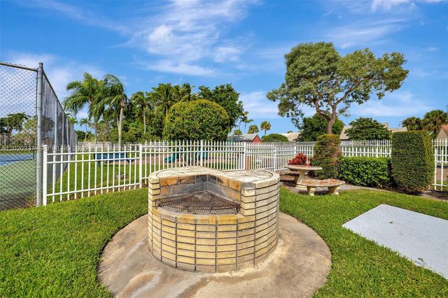9912 S 61st Way S A, Boynton Beach, FL 33437