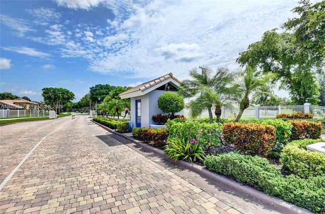9912 S 61st Way S A, Boynton Beach, FL 33437