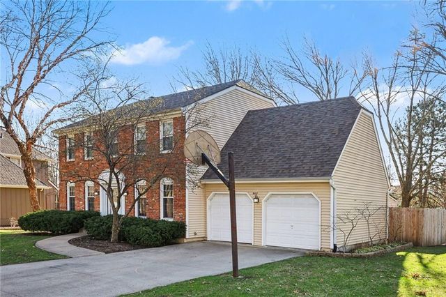 9217 Tomashaw Lane, Lenexa, KS 66219