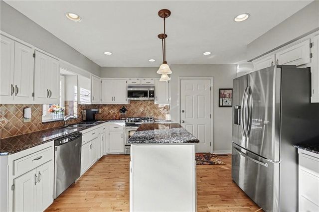 9217 Tomashaw Lane, Lenexa, KS 66219