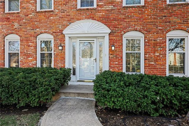 9217 Tomashaw Lane, Lenexa, KS 66219