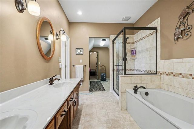 9217 Tomashaw Lane, Lenexa, KS 66219