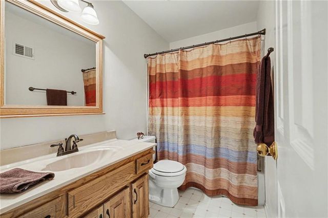 9217 Tomashaw Lane, Lenexa, KS 66219