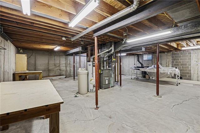 9217 Tomashaw Lane, Lenexa, KS 66219