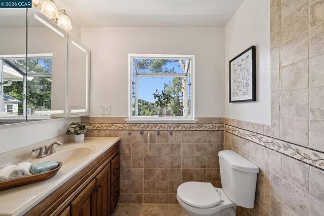 78 Claremont Ave, Orinda, CA 94563