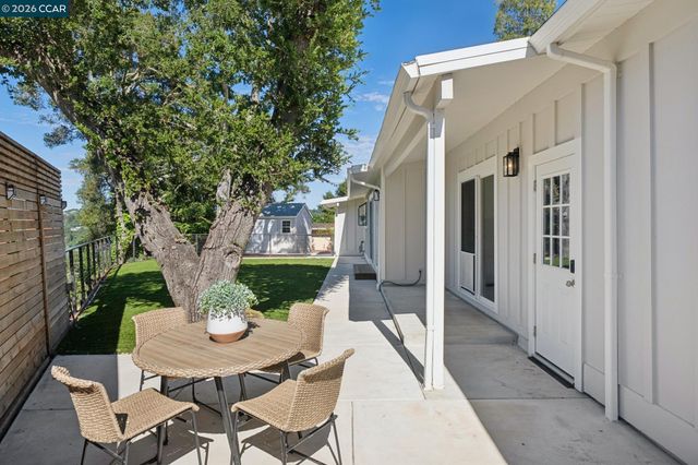 78 Claremont Ave, Orinda, CA 94563