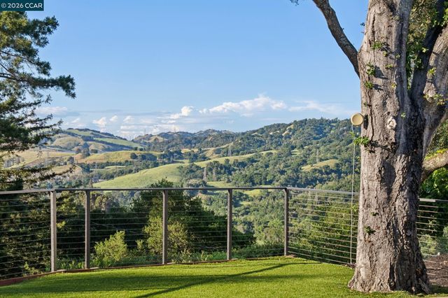 78 Claremont Ave, Orinda, CA 94563