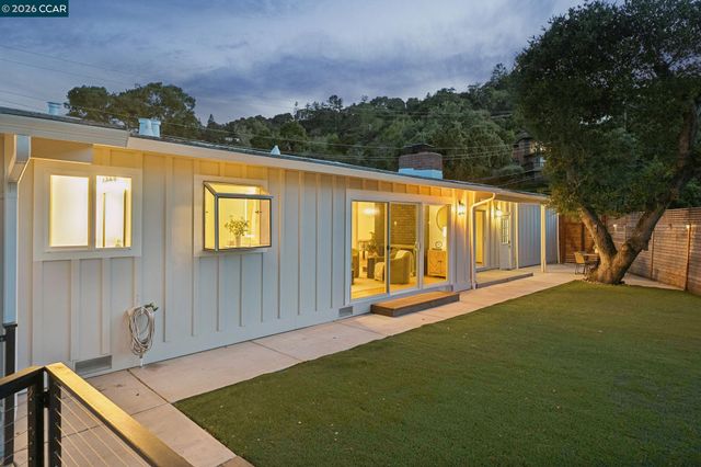 78 Claremont Ave, Orinda, CA 94563