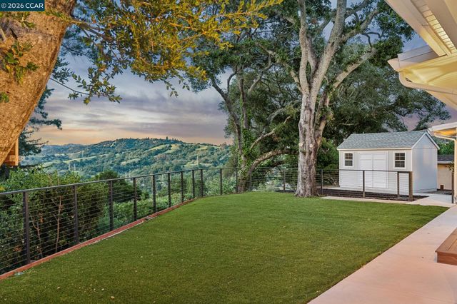 78 Claremont Ave, Orinda, CA 94563