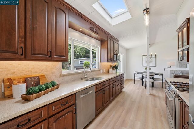 78 Claremont Ave, Orinda, CA 94563