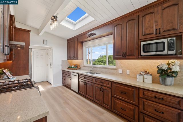 78 Claremont Ave, Orinda, CA 94563