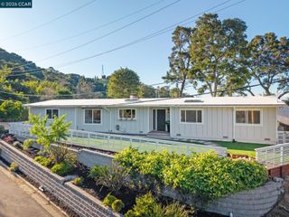 78 Claremont Ave, Orinda, CA 94563