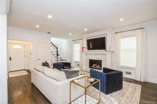 6 Valley Lane, Huntington, NY 11743