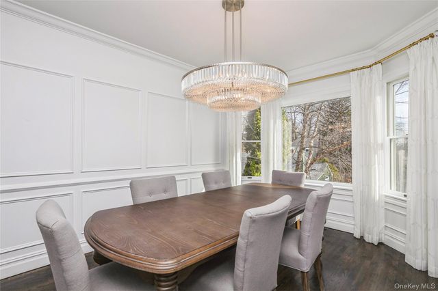 6 Valley Lane, Huntington, NY 11743