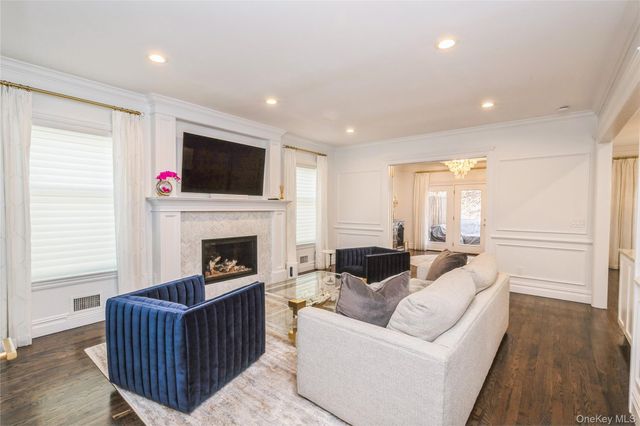 6 Valley Lane, Huntington, NY 11743