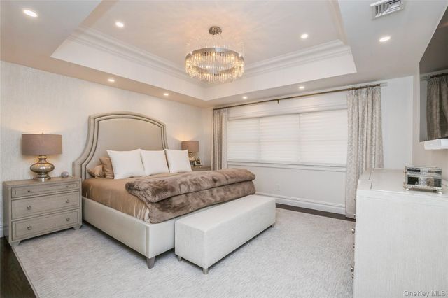 6 Valley Lane, Huntington, NY 11743