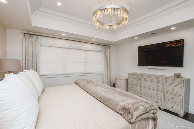 6 Valley Lane, Huntington, NY 11743