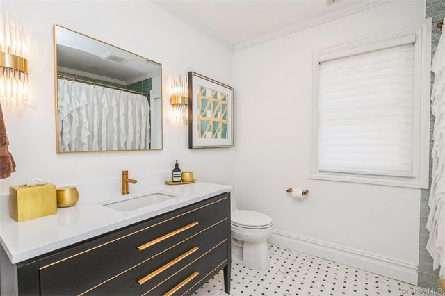 6 Valley Lane, Huntington, NY 11743