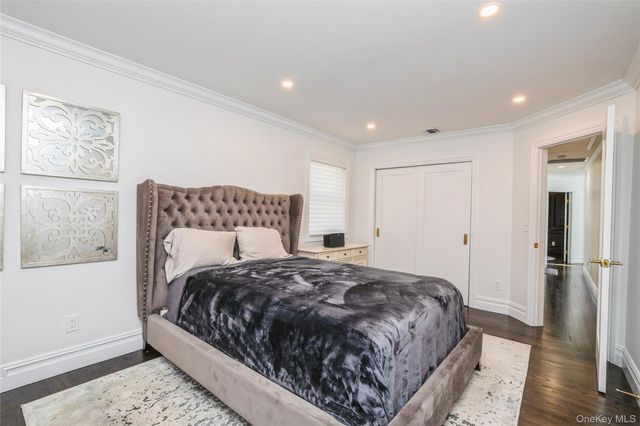 6 Valley Lane, Huntington, NY 11743