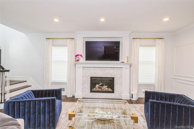 6 Valley Lane, Huntington, NY 11743