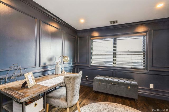 6 Valley Lane, Huntington, NY 11743