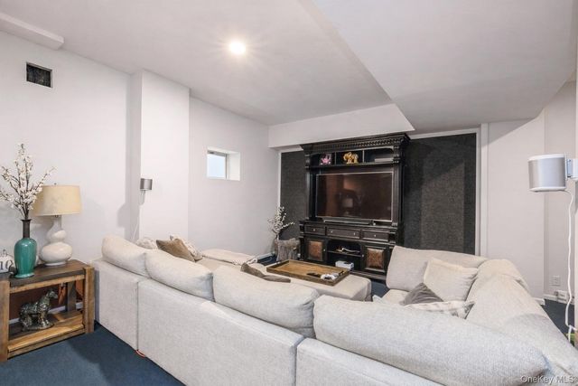 6 Valley Lane, Huntington, NY 11743