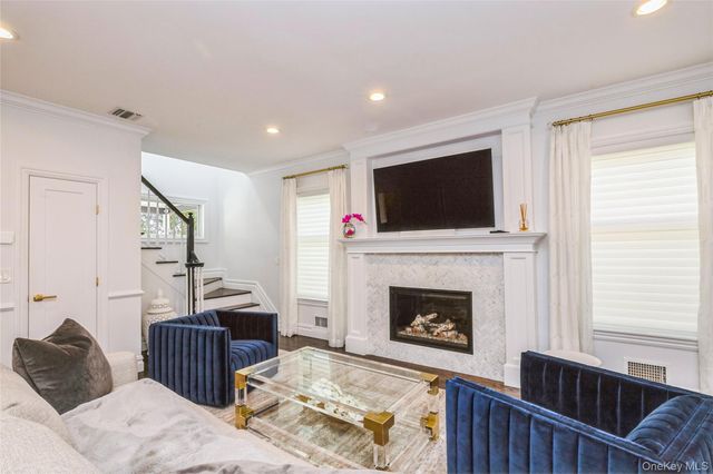 6 Valley Lane, Huntington, NY 11743