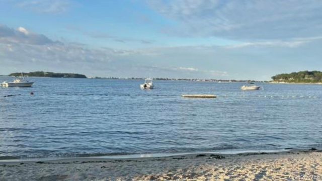 6 Valley Lane, Huntington, NY 11743