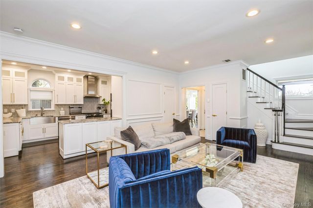 6 Valley Lane, Huntington, NY 11743